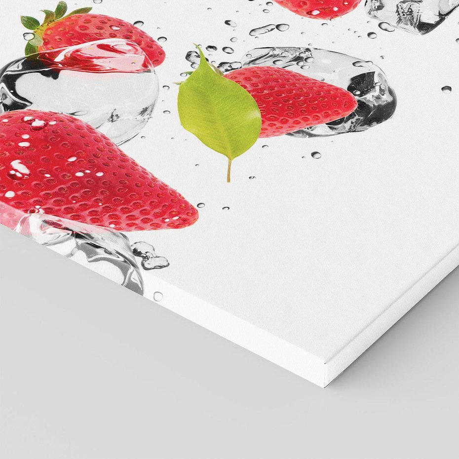 Obraz na płótnie 120x80 - Rajskie truskawki z wodą - truskawki, woda