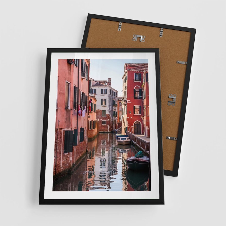 Plakat w ramie 50x70 - Przejażdżka gondolą przez Wenecję - Wenecja, kanały - rama czarna