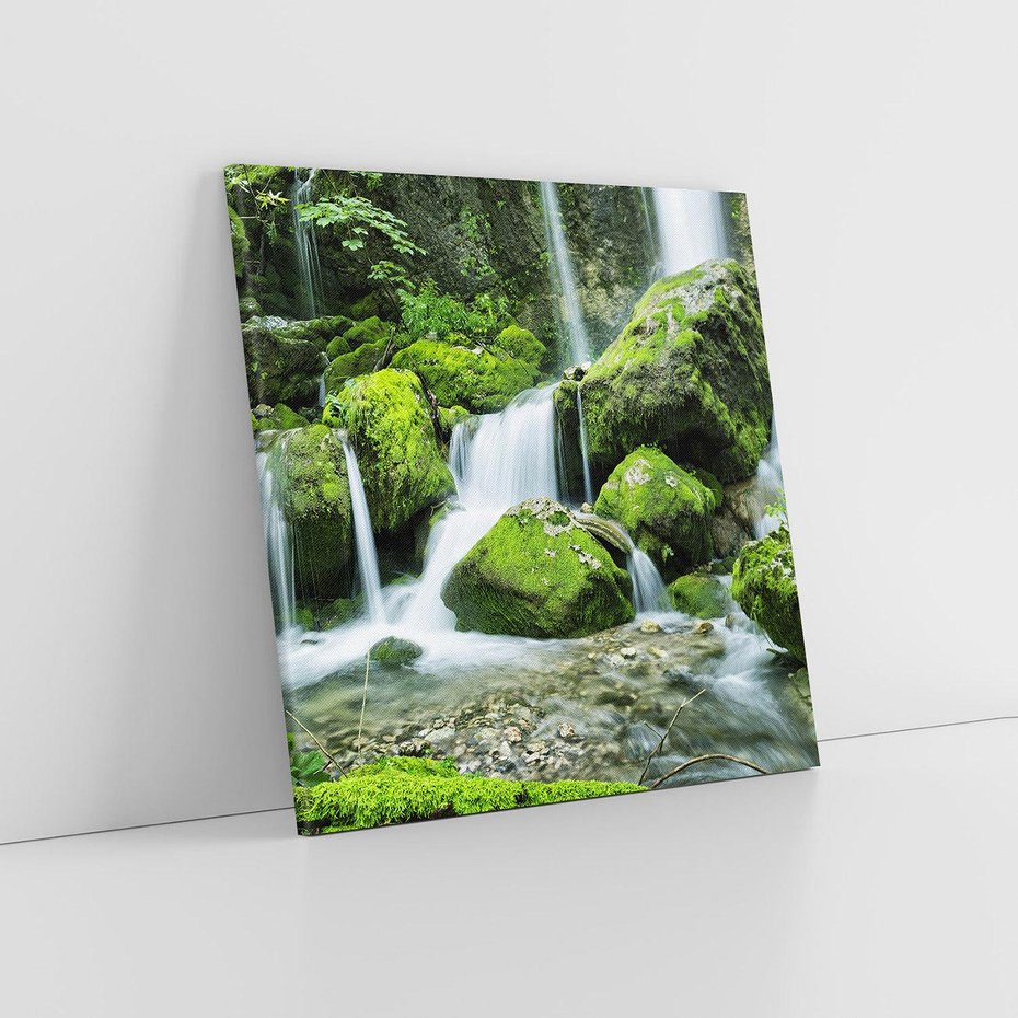 Obraz na płótnie 50x50 - Spokojny wodospad w lesie nad rzeką - wodospad, las