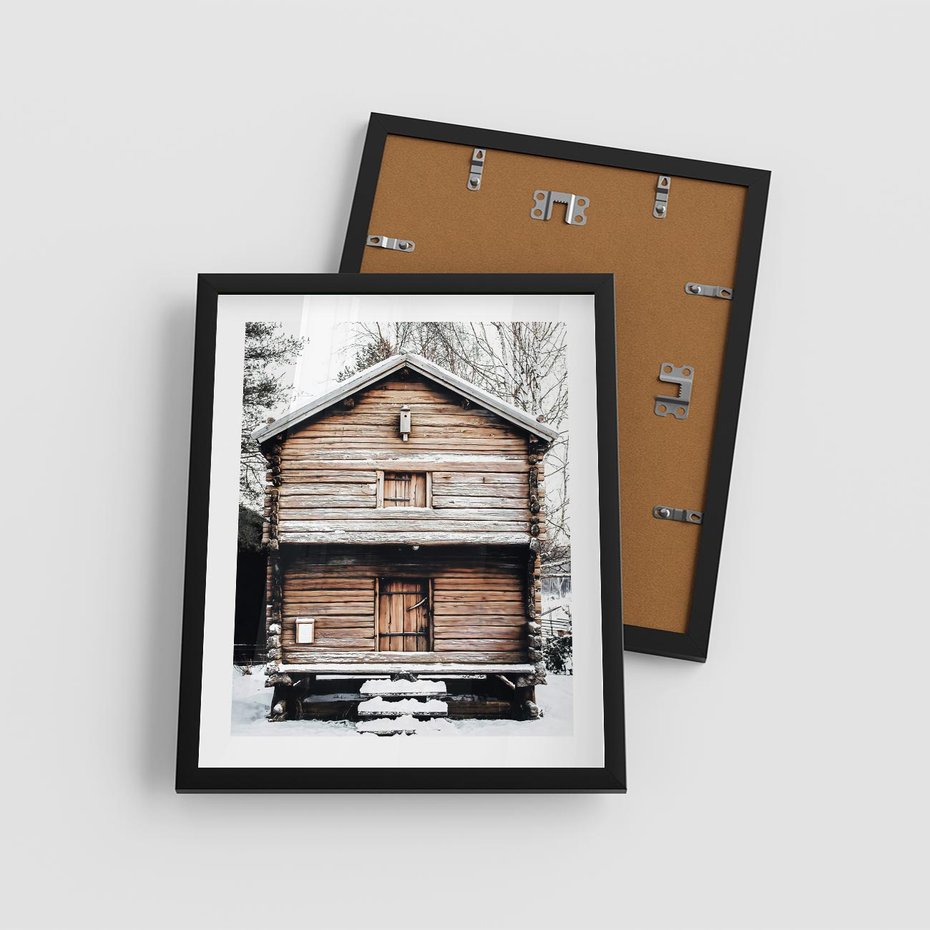 Plakat w ramie 40x50 - Śnieżny Ustronny Raj - domek w górach, śnieg - rama czarna