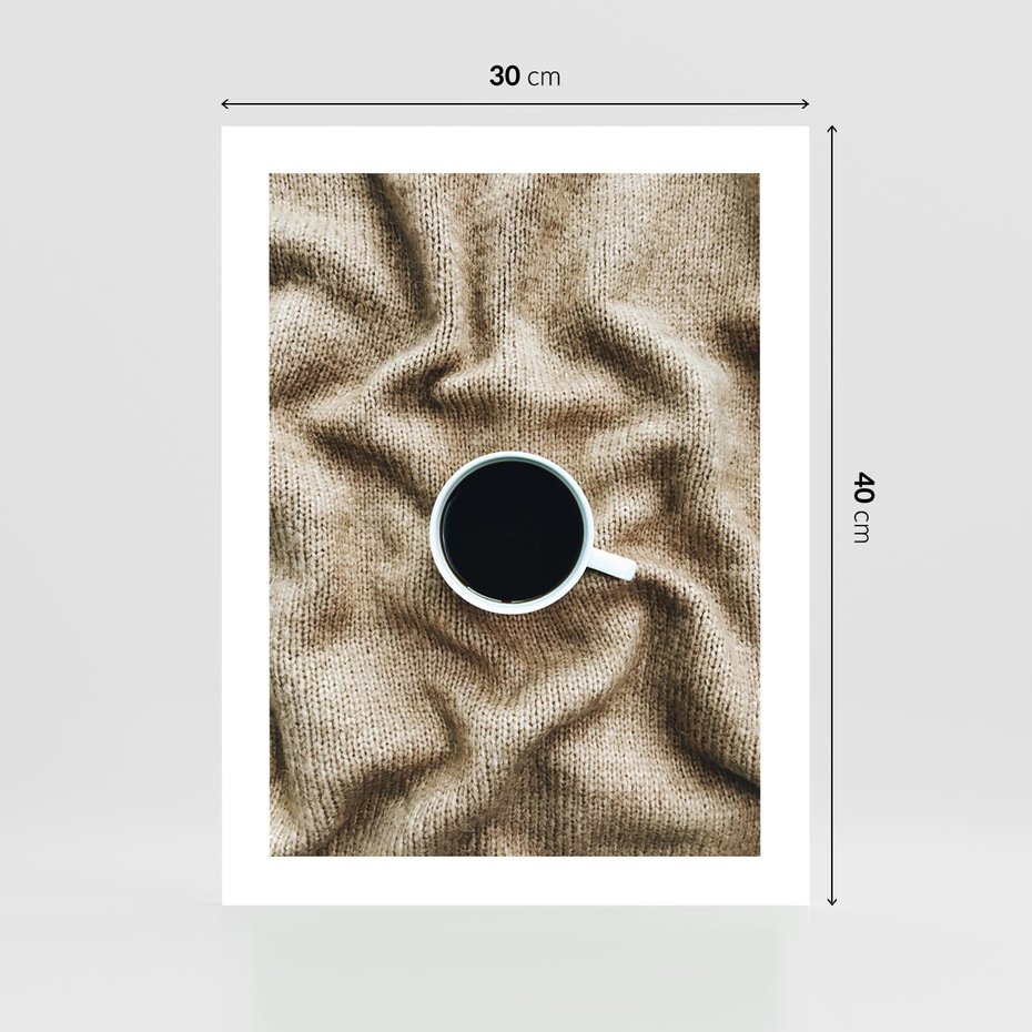 Plakat bez ramy 30x40 - Filiżanka Kawy na Brązowym Kocu - kawa, czarna kawa