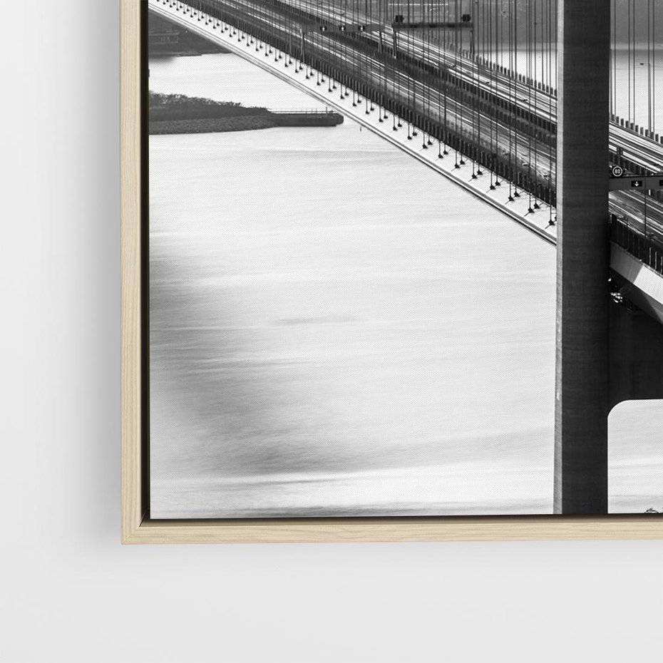 Obraz w ramie 80x80 - Ikona Miasta - most Nowy Jork, czarno biała fotografia - rama drewno