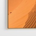 Obraz w ramie 80x120 - Piasek pustyni wędruje - pustynia, piasek - rama drewno