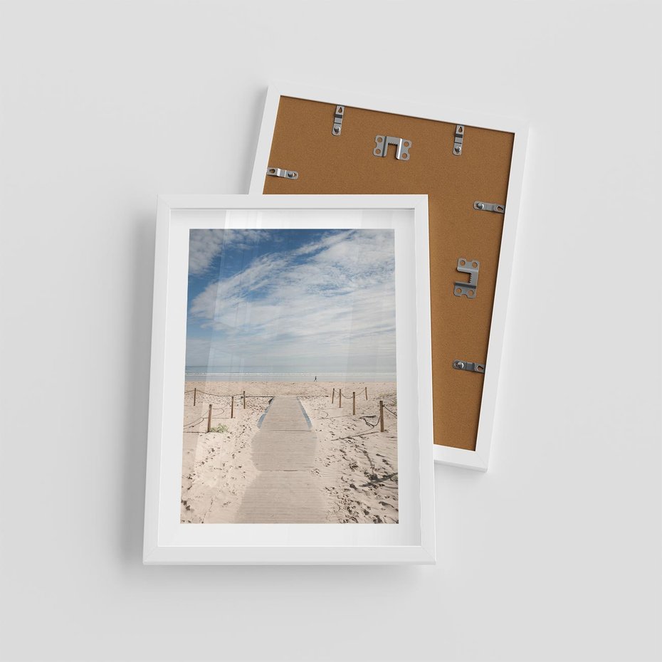 Plakat w ramie 30x40 - Ścieżka na plaży - plaża, ścieżka - rama biała