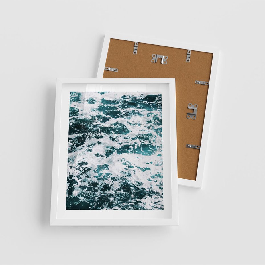 Plakat w ramie 40x50 - Potęga Natury: Wzburzone Fale Oceanu - wzburzone fale oceanu - rama biała