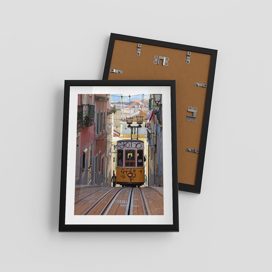 Plakat w ramie 30x40 - Lizbońskie tramwaje - podróż w czasie - Lizbona, tramwaj - rama czarna