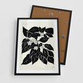 Plakat w ramie 50x70 - Ruchome szkicowe odbicia - czarno biała grafika, roślinność - rama czarna