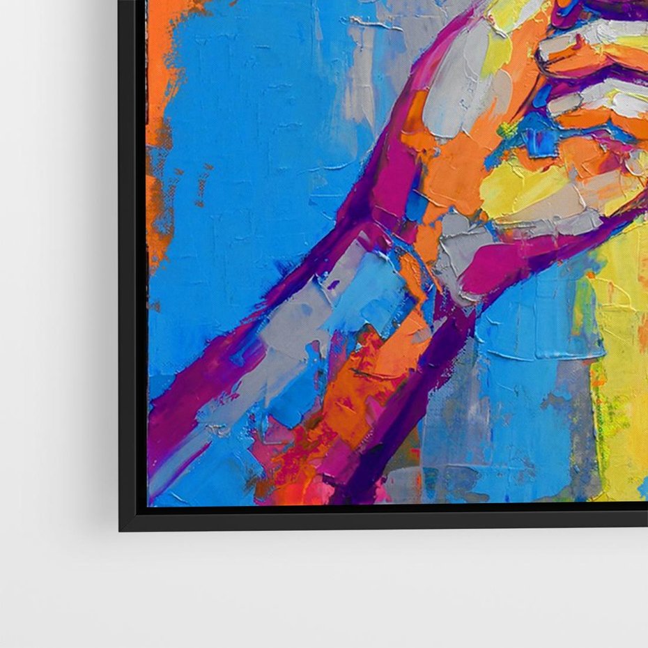 Obraz w ramie 100x70 - Refrakcje wewnętrznego światła - abstrakcyjne dzieło, dłoń trzyma żarówkę - rama czarna