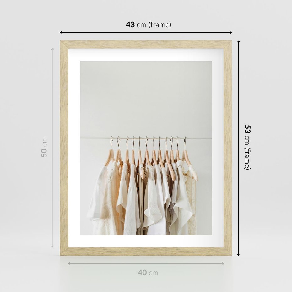 Plakat w ramie 40x50 - Elegancja Prostoty - ubrania, modowa fotografia - rama drewno