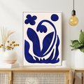 Obraz w ramie 50x70 - Bezgraniczne Echa Serca - abstrakcyjny obraz plakat, dziwne niebieskie kształty przypominają kwiat - rama biała