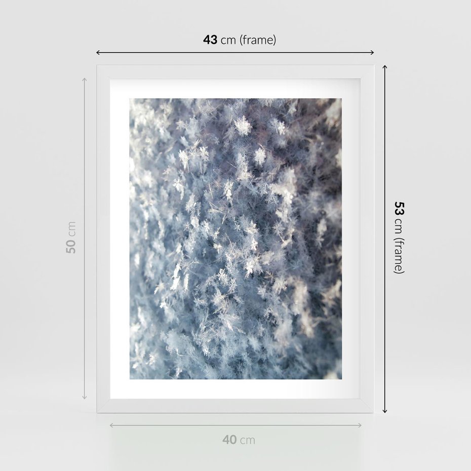 Plakat w ramie 40x50 - Magia Śnieżnych Kryształków - śnieg, szron - rama biała