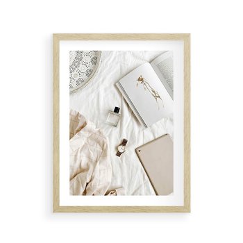 Plakat w ramie 40x50 - Perfumy, Książka i Moda - kobieca kompozycja, perfumy - rama drewno