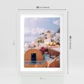 Plakat w ramie 30x40 - Błękit Morza i Białe Domki - Santorini, wyspa - rama biała
