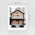 Plakat w ramie 40x50 - Śnieżny Ustronny Raj - domek w górach, śnieg - rama biała