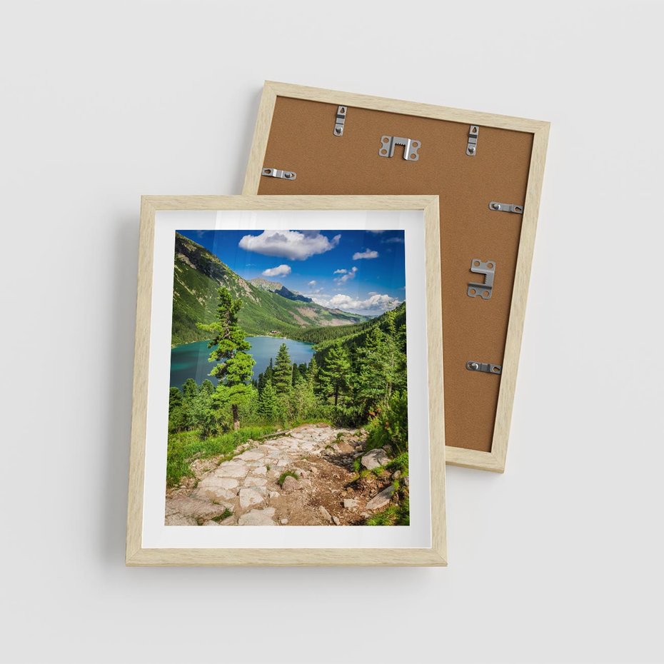 Plakat w ramie 40x50 - Jezioro górskie: harmonia natury - jezioro, góry - rama drewno