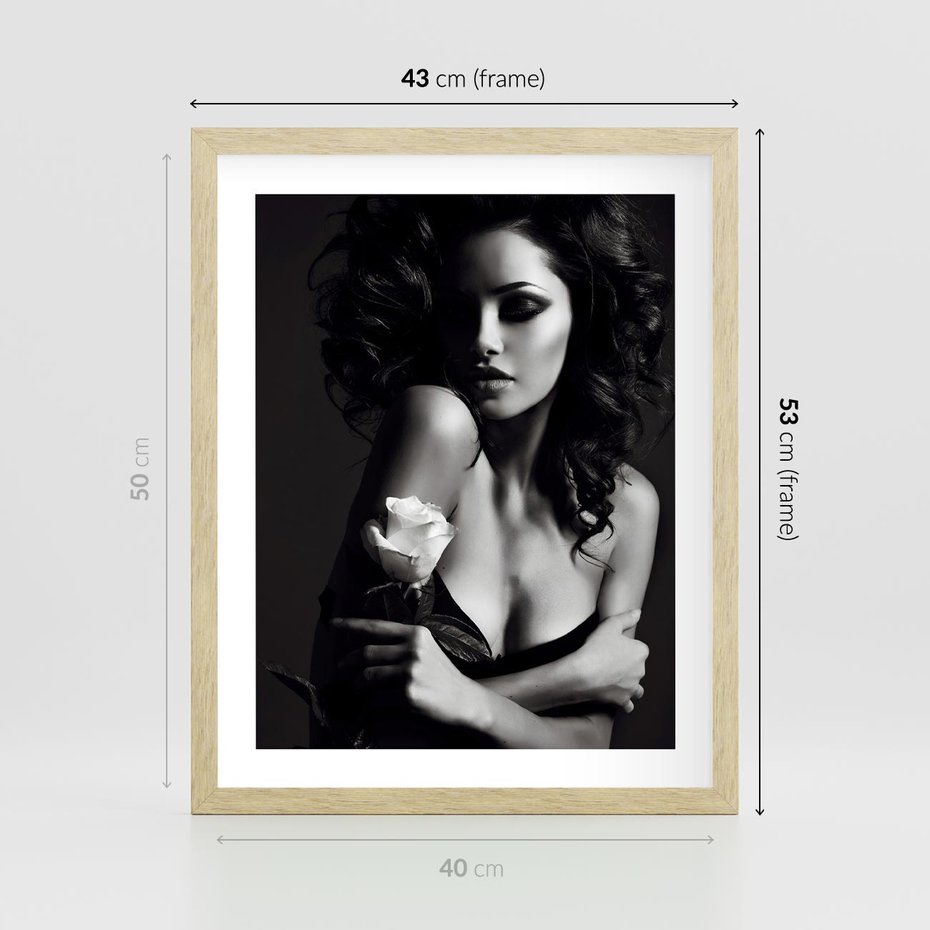 Plakat w ramie 40x50 - Piękno kobiecego aktu uchwycone - kobieta, akt - rama drewno
