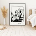 Obraz w ramie 70x100 - Spojrzenia na szkicowaną przeszłość - kwiaty, typografia - rama czarna