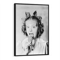 Obraz w ramie 70x100 - Pyszny Deser - retro zdjęcie, czarno białe - rama czarna