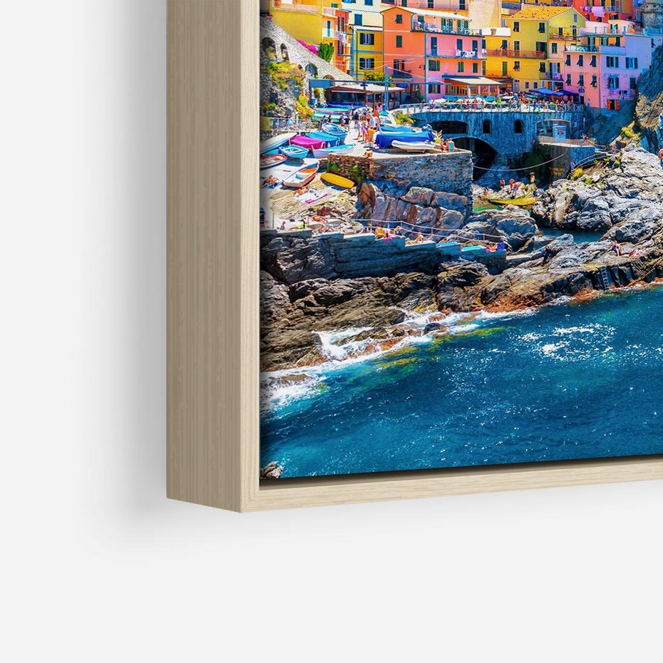 Obraz w ramie 80x80 - Barwne Wybrzeże - nadmorskie miasto na klifie, kolorowe tęczowe budynki - rama drewno