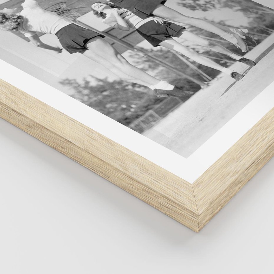 Plakat w ramie 40x50 - Sport to Zdrowie - retro zdjęcie, czarno białe - rama drewno