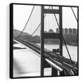 Obraz w ramie 50x50 - Ikona Miasta - most Nowy Jork, czarno biała fotografia - rama czarna