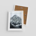Plakat w ramie 30x40 - Surowość Gór - śnieg, zima w górach - rama biała