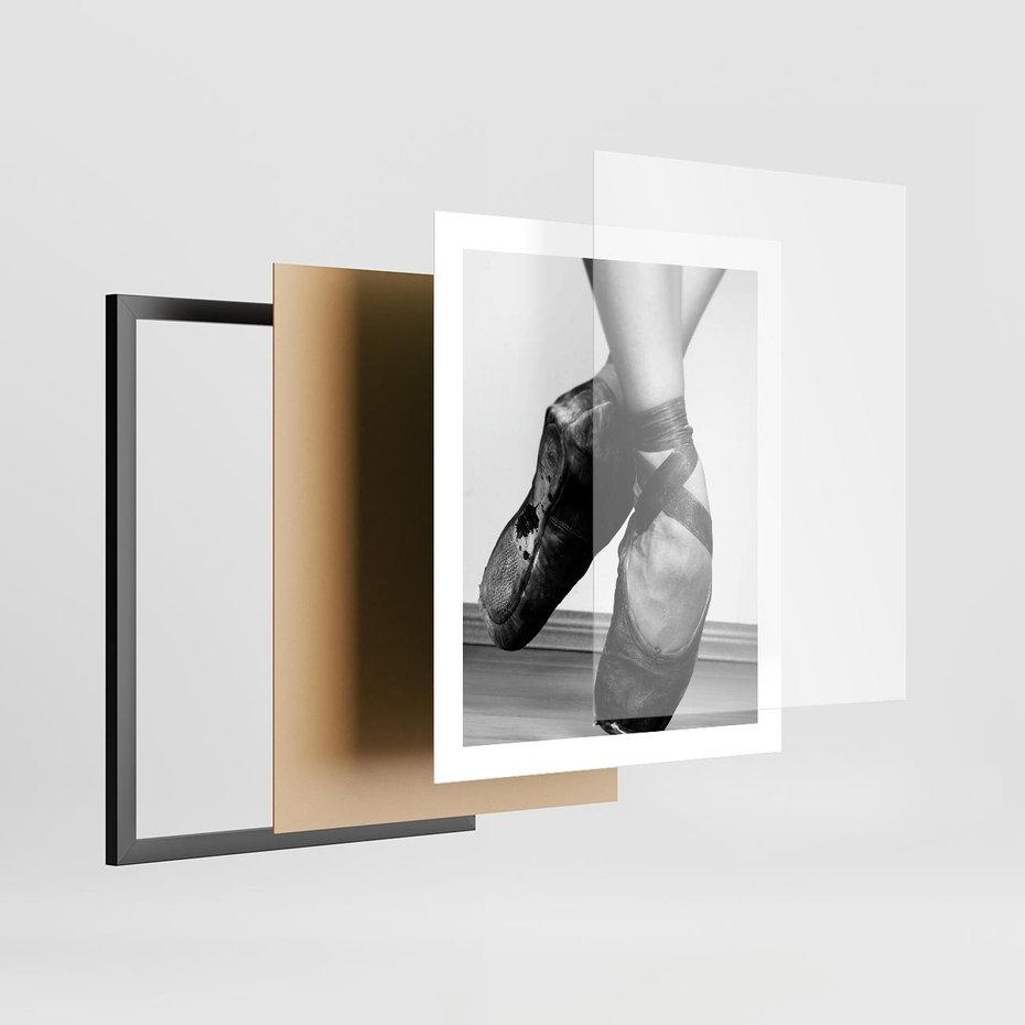 Plakat w ramie 40x50 - Taniec Zmysłów - artystyczne zdjęcie, odcienie szarości - rama czarna