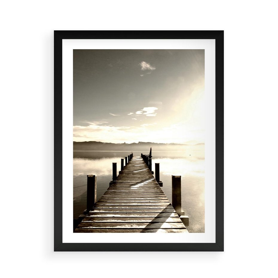 Plakat w ramie 50x70 - Mglisty poranek na pomostcie - pomost, mgła - rama czarna