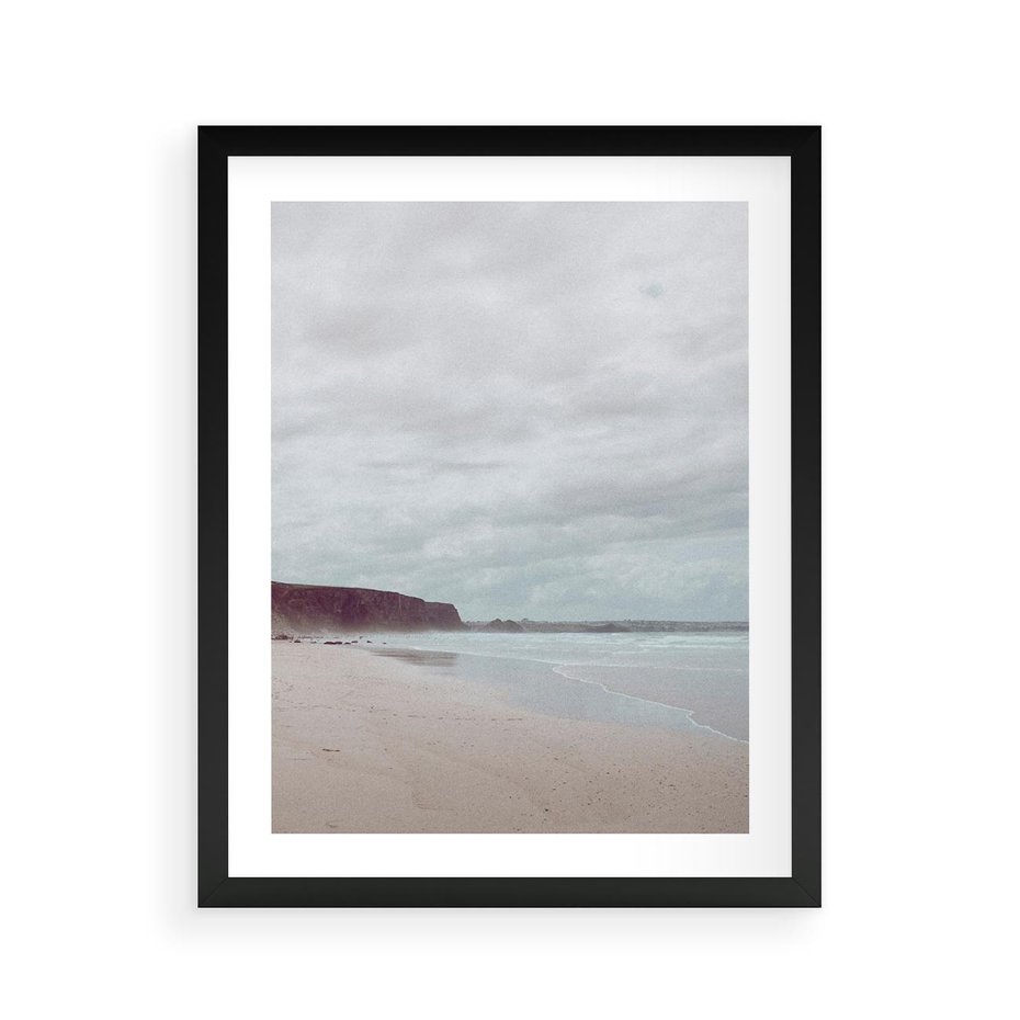 Plakat w ramie 40x50 - Mglista Plaża - plaża, mglisty krajobraz - rama czarna