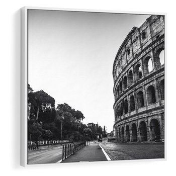 Obraz w ramie 50x50 - Echa Historii - czarno biała fotografia, koloseum - rama biała