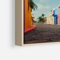 Obraz w ramie 120x80 - Ekspresja marzeń i tęsknot - pastelowe kolorowe budynki, wzdłuż ulicy - rama drewno