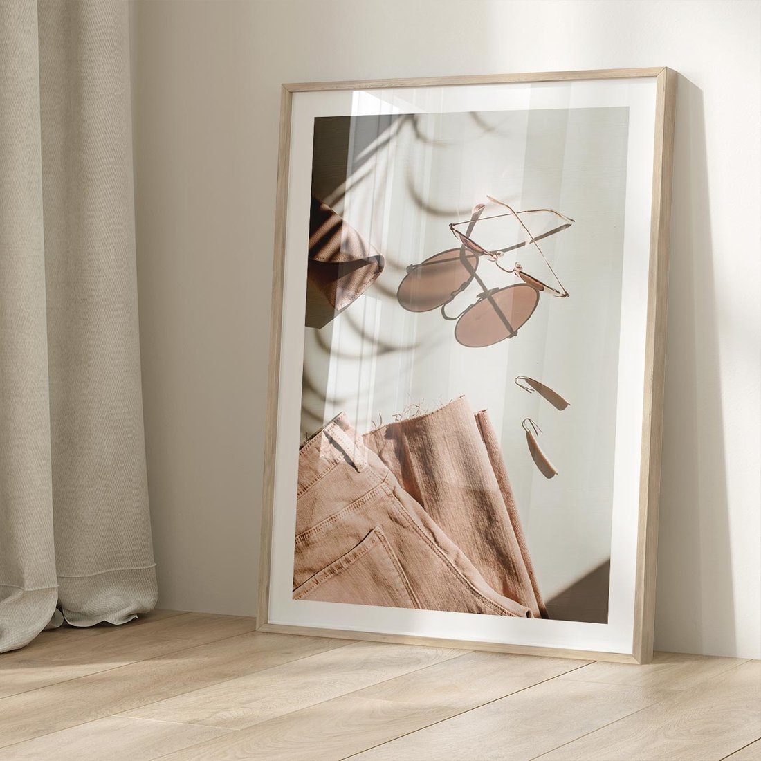 Plakat w ramie 30x40 - Urok Pudrowego Różu - zdjęcie, moda - rama drewno