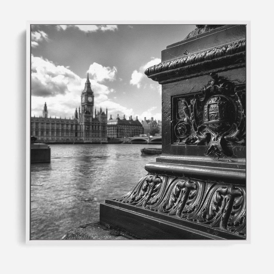 Obraz w ramie 50x50 - Pejzaż kruchości i siły - Londyn, Tamiza - rama biała