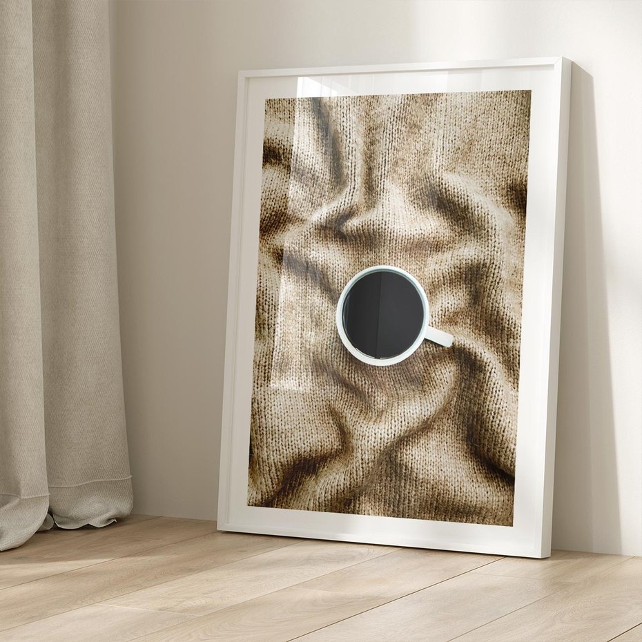 Plakat bez ramy 21x30 - Filiżanka Kawy na Brązowym Kocu - kawa, czarna kawa