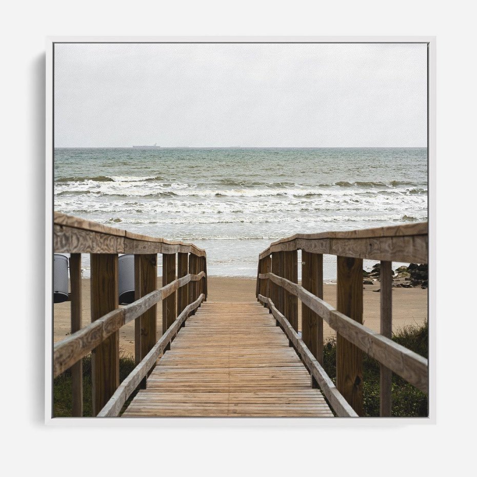 Obraz w ramie 50x50 - Morze i drewniany pomost - morze, pomost - rama biała