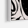Obraz w ramie 50x50 - Wibracje w ciemnościach duszy - czarno biała abstrakcja, nieregularne rozmyte linie - rama biała
