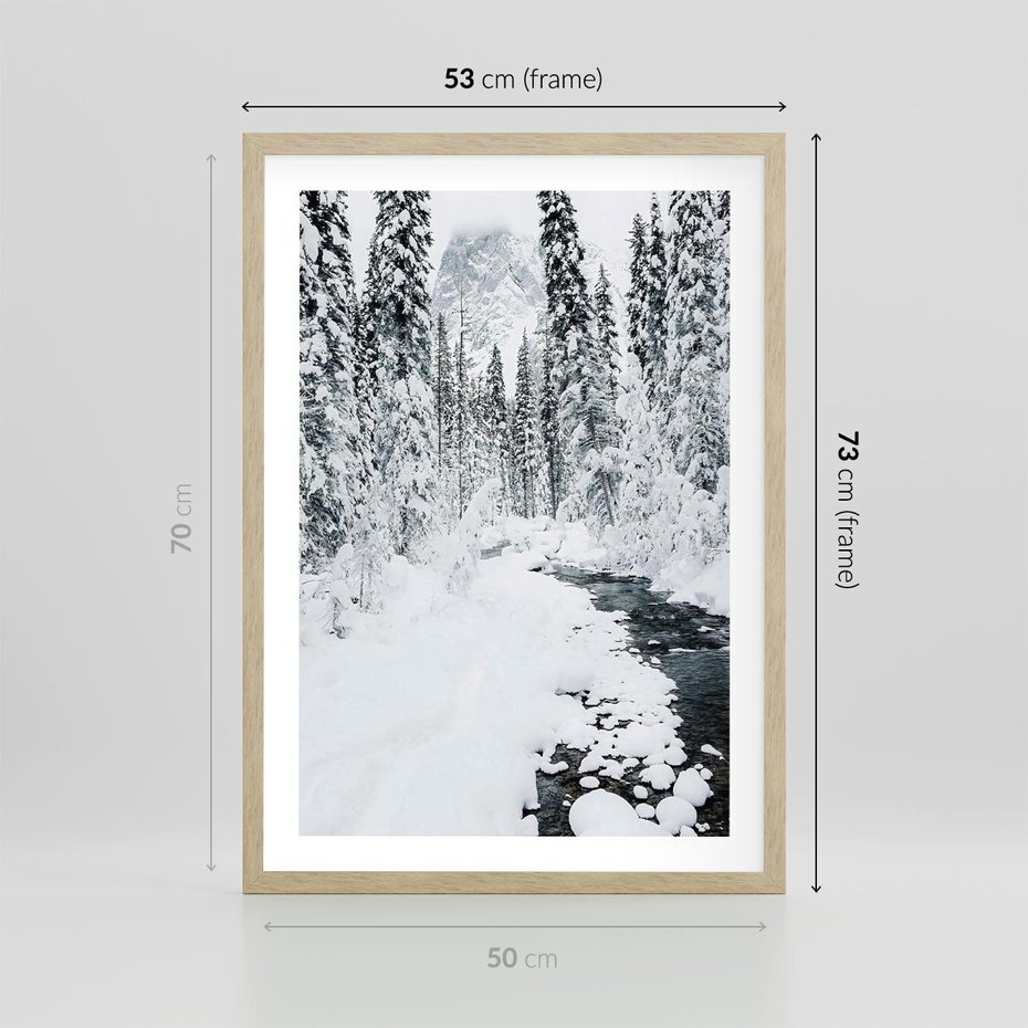 Plakat w ramie 50x70 - Spokój Zimowego Lasu w Górach - zima w lesie, w górach - rama drewno