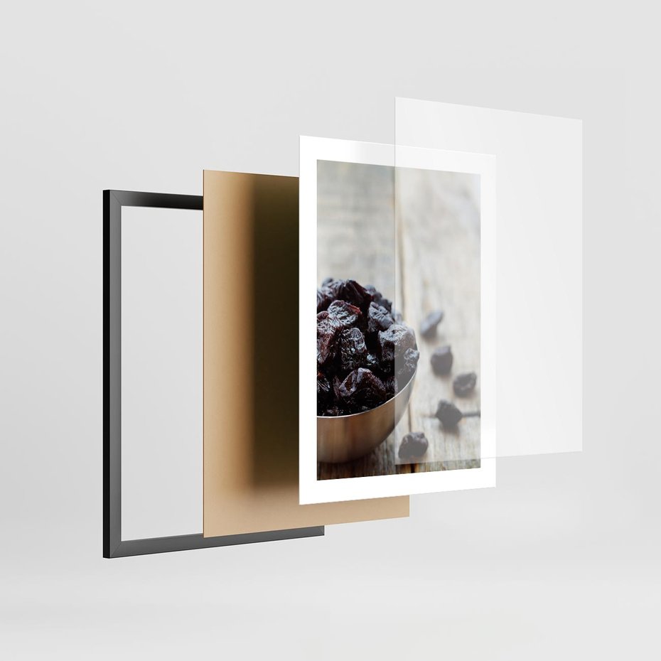 Plakat w ramie 30x40 - Smakowite rodzynki na talerzu - rodzynki, jedzenie - rama czarna