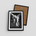 Plakat w ramie 30x40 - Splątane Uczucia - czarno biała fotografia, artystyczna - rama czarna