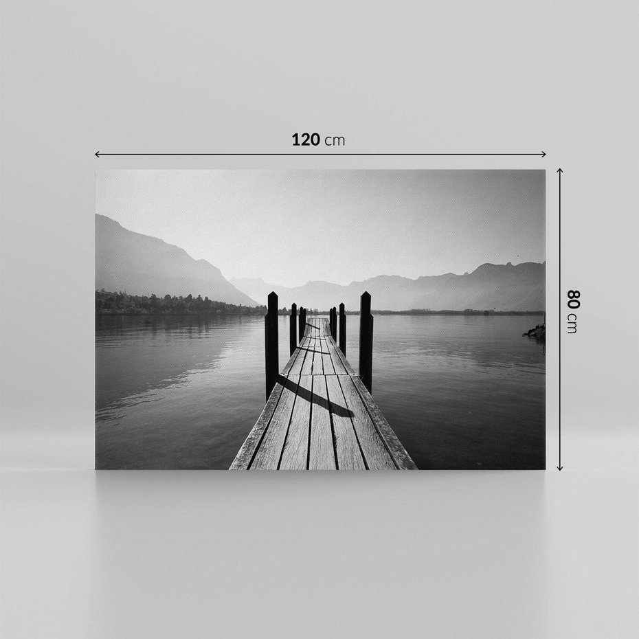 Obraz na płótnie 120x80 - Spokojna Przystań - czarno biała fotografia, drewniany pomost na jeziorze