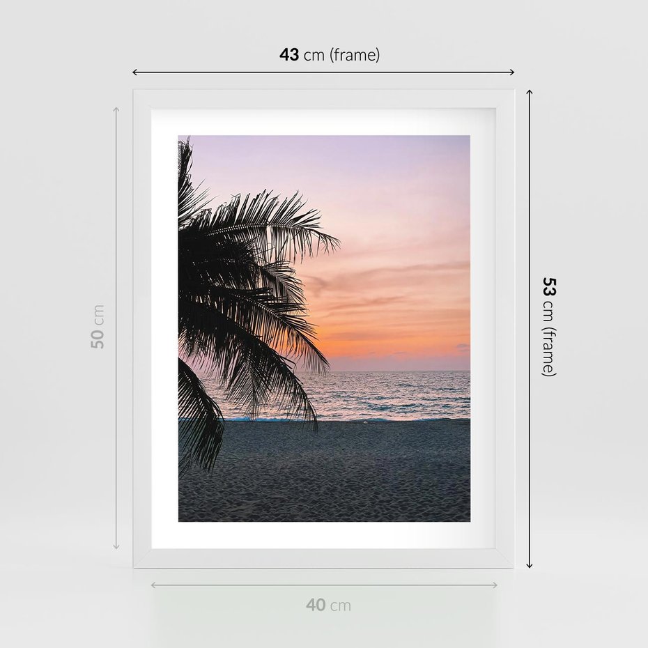 Plakat w ramie 40x50 - Tropikalny Zachód Słońca: Piękno Palmy - palma, nad morzem - rama biała