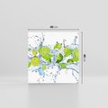Obraz na płótnie 40x40 - Świeżość limonki i błękity wody - limonka, woda
