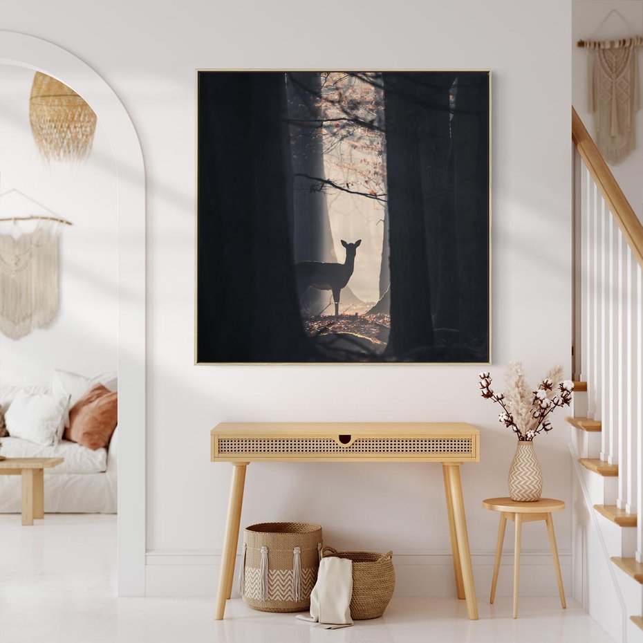 Obraz w ramie 80x80 - Sarnie Skoki - zdjęcie, klimatyczny las - rama drewno