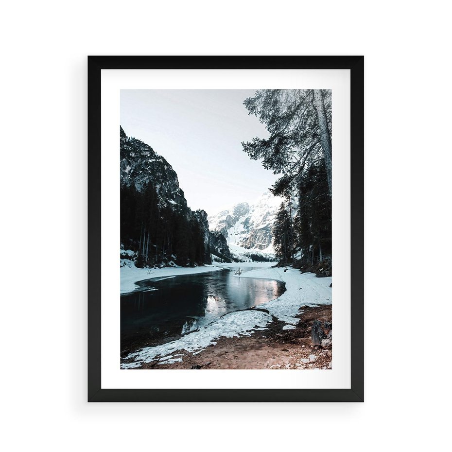 Plakat w ramie 40x50 - Zamarznięta Rzeka - zima w górach, zamarznięta rzeka - rama czarna
