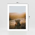 Plakat bez ramy 30x40 - Podróżniczy bukiet na łące - plecak, podróż