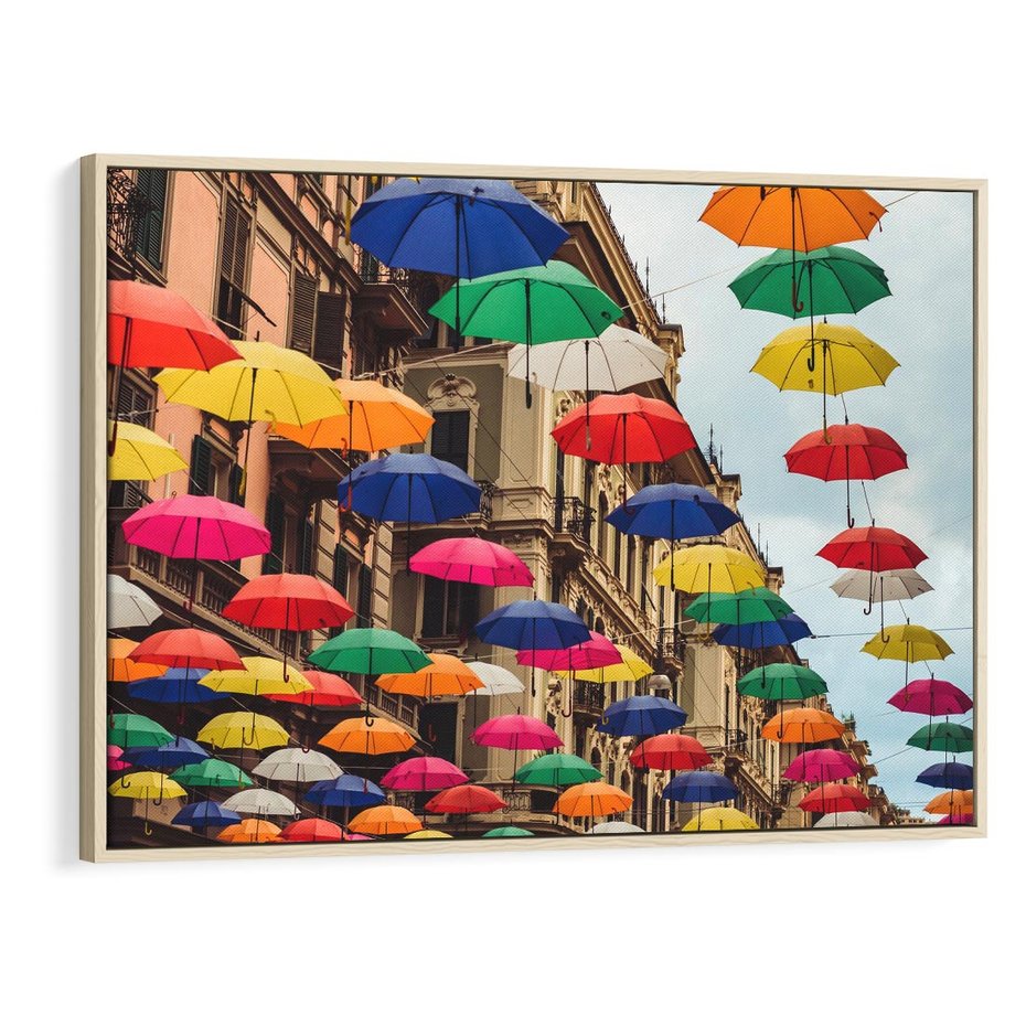 Obraz w ramie 70x50 - Barwna symfonia wyobraźni - fotografia, kolorowe parasolki podwieszone nad ulicą - rama drewno