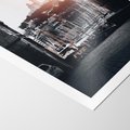 Plakat bez ramy 30x40 - Światło Portowe - czarno białe zdjecie, uliczka w nadmorskim mieście