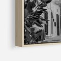 Obraz w ramie 50x50 - Nadmorska Uliczka - czarno białe zdjecie, uliczka w nadmorskim mieście - rama drewno