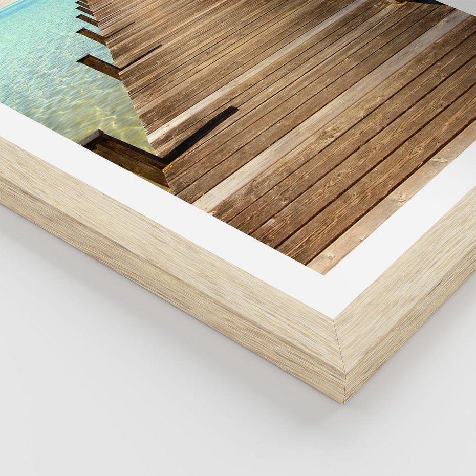 Plakat w ramie 40x50 - Pomost nad morską przestrzenią - pomost, morze - rama drewno