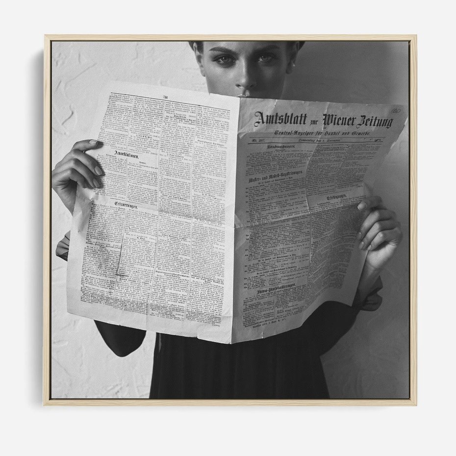 Obraz w ramie 80x80 - Nowe Wiadomości - retro zdjęcie, czarno białe - rama drewno